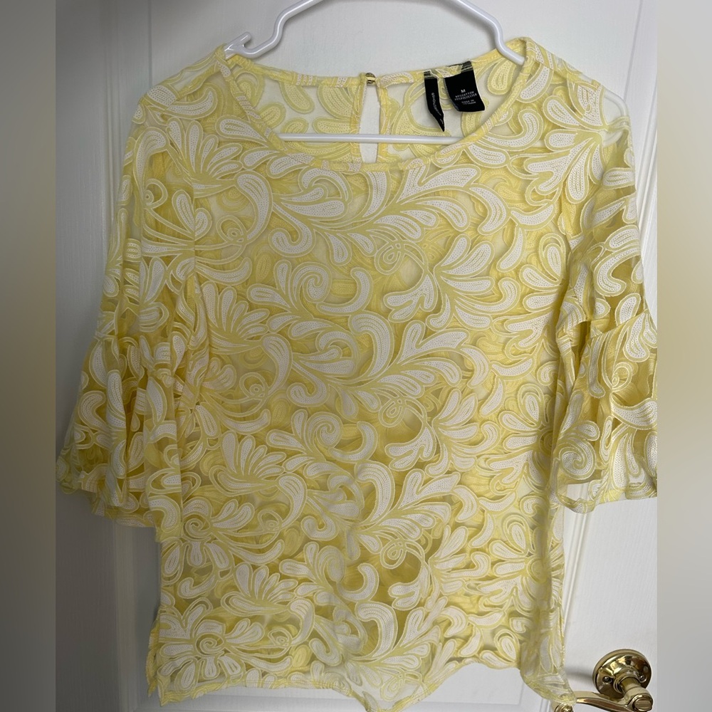 New Directions Yellow and White Lace Blouse